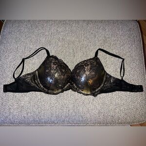 Victoria's Secret Black and Gold Shimmer Lace Bra! 34DD Excellent condition!